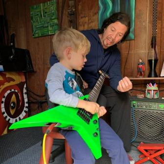 Mike Ruggirello – A Multi-Faceted Guitarist